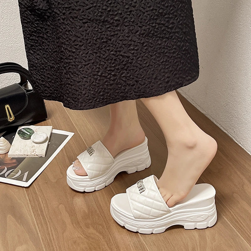 2024 Luxury Women Platform Slippers Summer Luxury Korean Fashion Open Toe Low Heel Outdoor Ladies Flip-flops Girls Beach Sandals