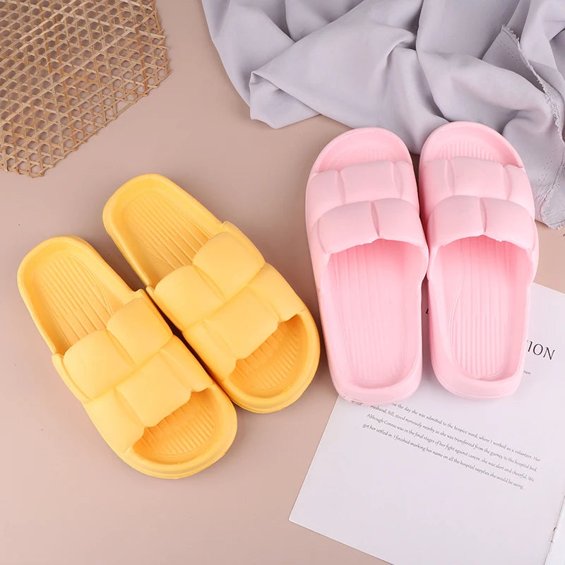 2024 Men Women Soft Sole Cloud Slippers Thick Platform Indoor Outdoor Beach Sandals Summer EVA Non Slip