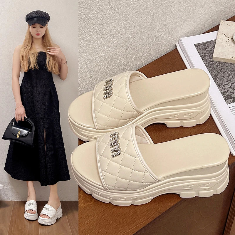 2024 Luxury Women Platform Slippers Summer Luxury Korean Fashion Open Toe Low Heel Outdoor Ladies Flip-flops Girls Beach Sandals